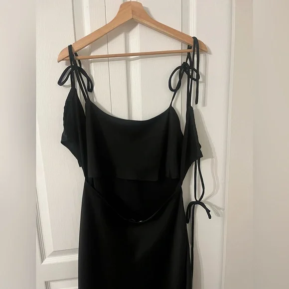 Sleek Black Tie-Back Midi Dress - Picture 3 of 5